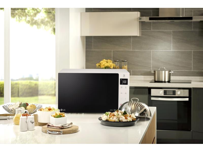 LG Mikrowelle NeoChef MS23NECBW Weiss
