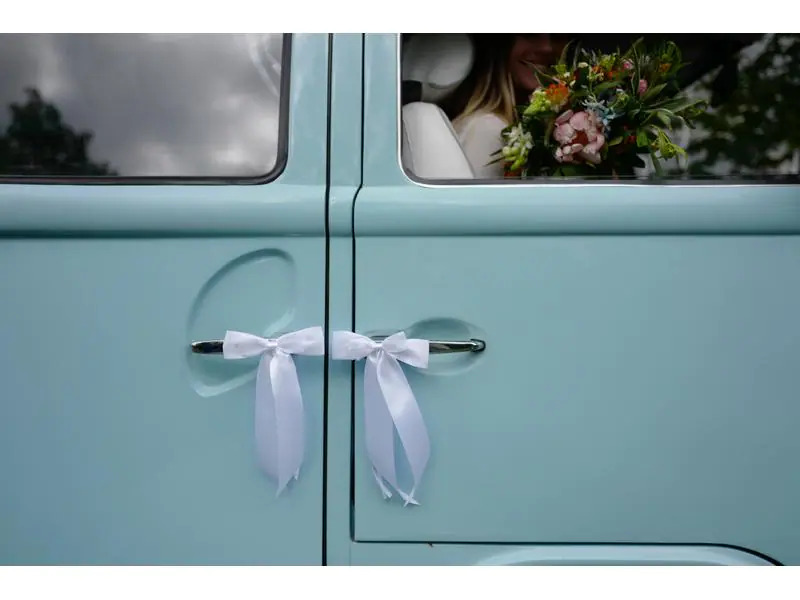 Partydeco Partyaccessoire Autodekoration Schleife Satin 14 cm, Weiss