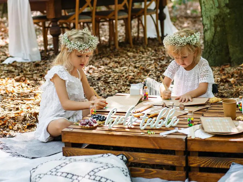 Partydeco Partyaccessoire Holzschrift Kids Table 38 x 10 cm, Weiss