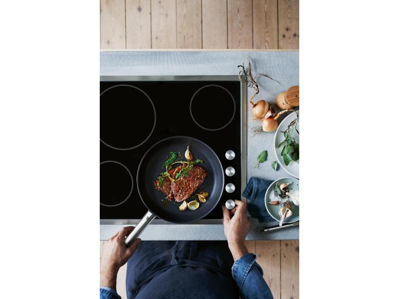 WMF Bratpfanne Steak Profi 28 cm, Schwarz