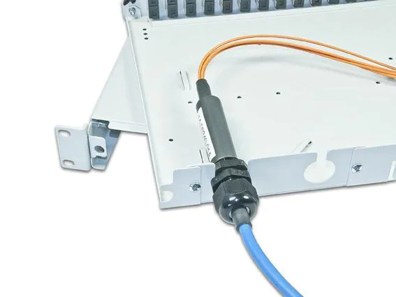 Lightwin 19 Verteiler Set Box mit 24xE2000/APC Kupplungen SM