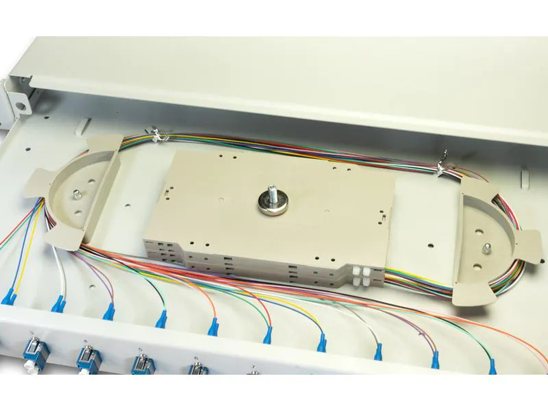 Lightwin Spleissbox 12 Fasern, 6x DSC/APC SM, 9/125µm OS2 Pigtail