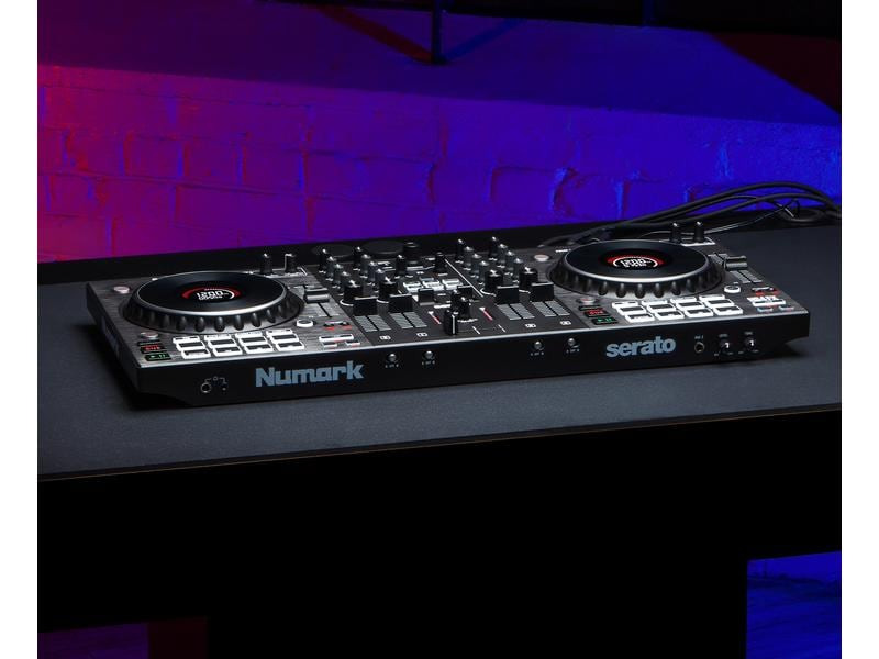 Numark DJ-Controller NS4FX