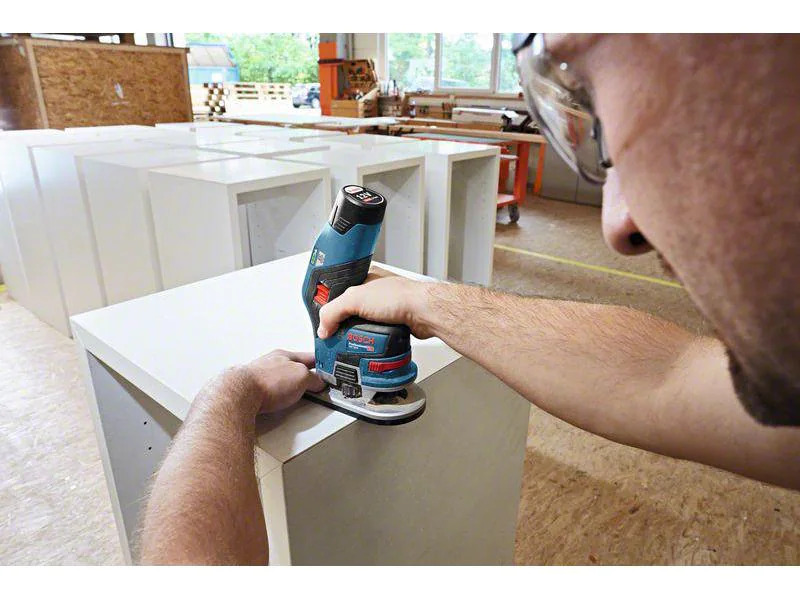 Bosch Professional Akku-Kantenfräse GKF 12V-8, 2 x 3.0Ah, L-Boxx Kit