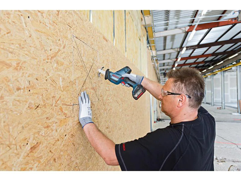 Bosch Professional Akku-Säbelsäge GSA 18V-LI C Solo L-Boxx