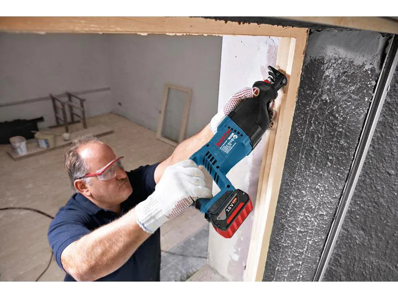 Bosch Professional Akku-Säbelsäge GSA 18V-LI Solo, L-Boxx