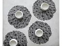 Chilewich Tischset Daisy Ø 38 cm, Schwarz
