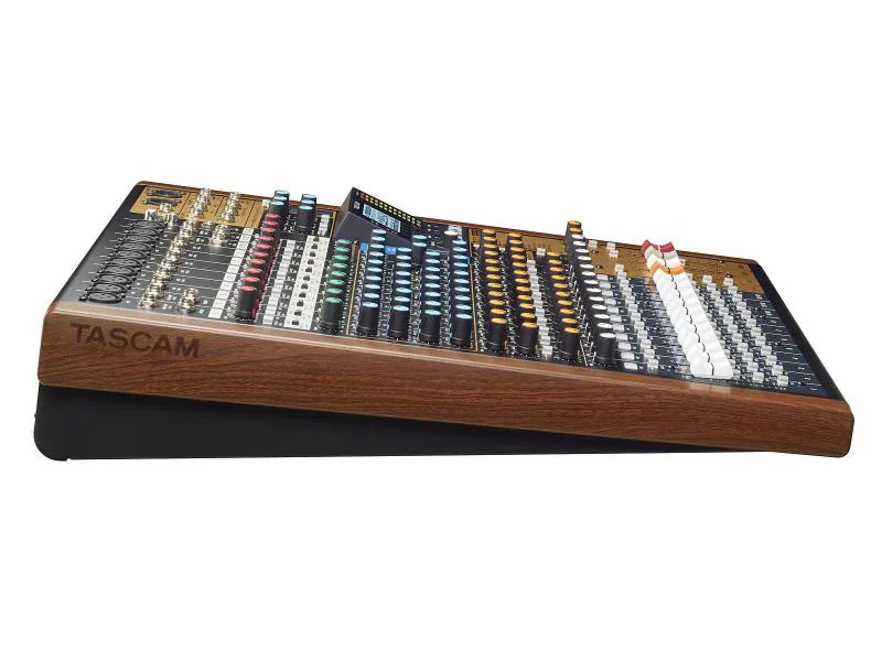 Tascam Mischpult Model 16