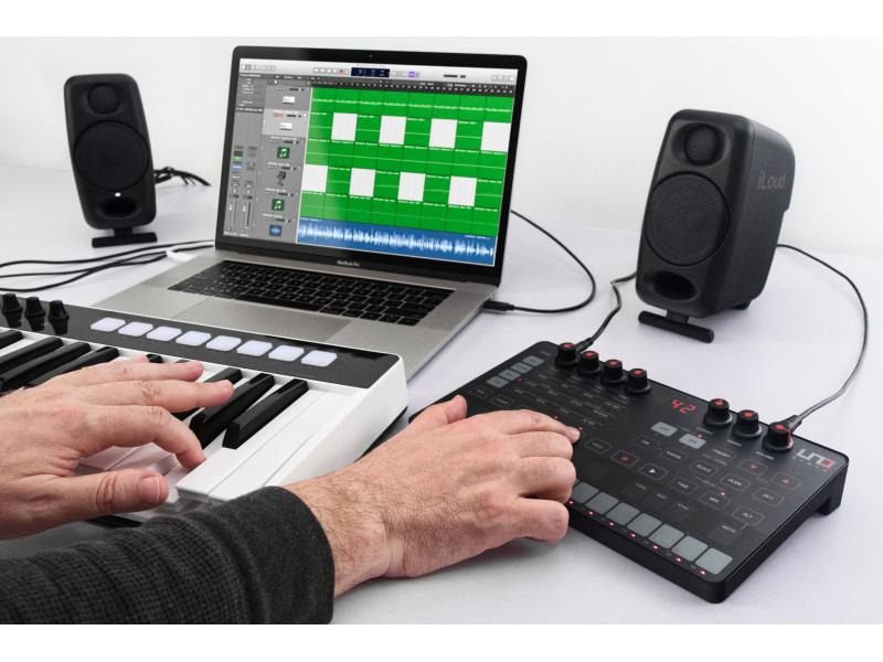 IK Multimedia Synthesizer UNO Synth