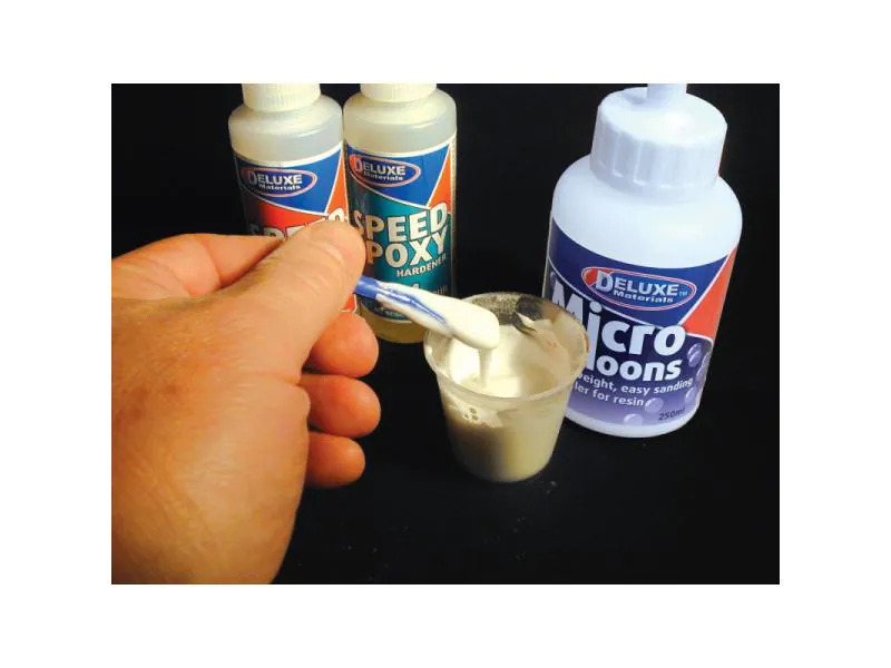Deluxe Materials Spachtelmasse Microballoons 250 ml, Weiss