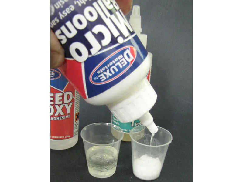 Deluxe Materials Spachtelmasse Microballoons 250 ml, Weiss