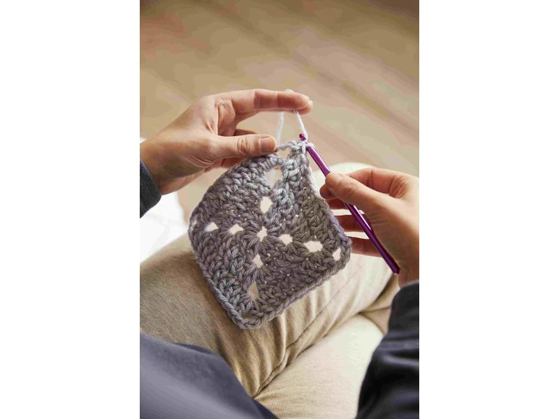 DMC Häkelset Mindful Making Kuscheldecke, 90 x 90 cm