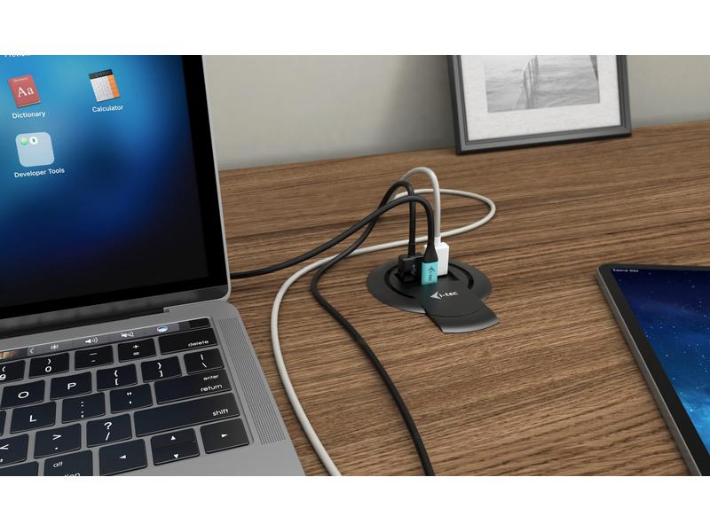 i-tec Built-in Desktop Fast Charger USB-C PD + 3x USB-A QC 3.0
