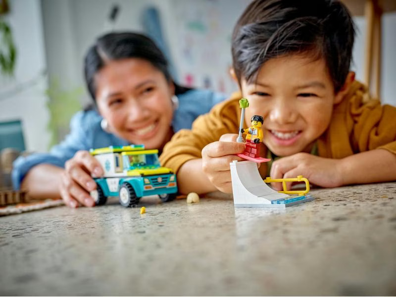 LEGO® City Rettungswagen und Snowboarder 60403