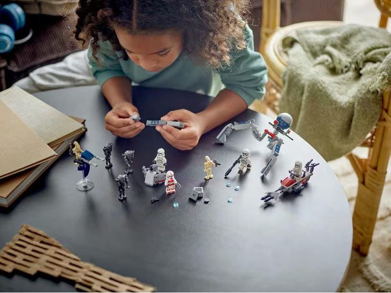 LEGO® Star Wars Clone Trooper &amp; Battle Droid Battle Pack 75372