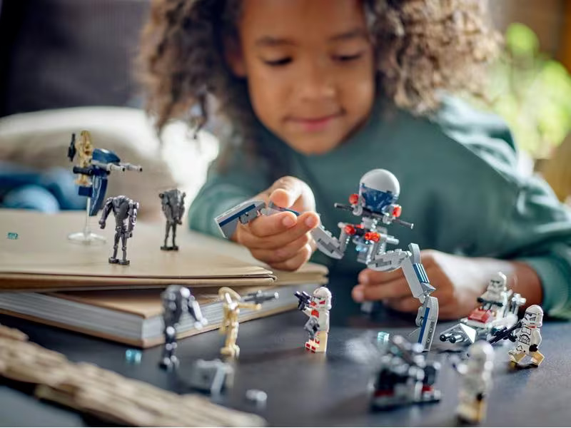 LEGO® Star Wars Clone Trooper &amp; Battle Droid Battle Pack 75372