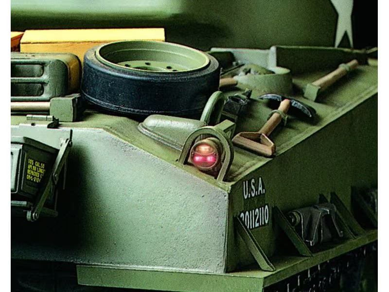 Tamiya Panzer M4 Sherman 105 mm Howitzer Full-Option Bausatz, 1:16