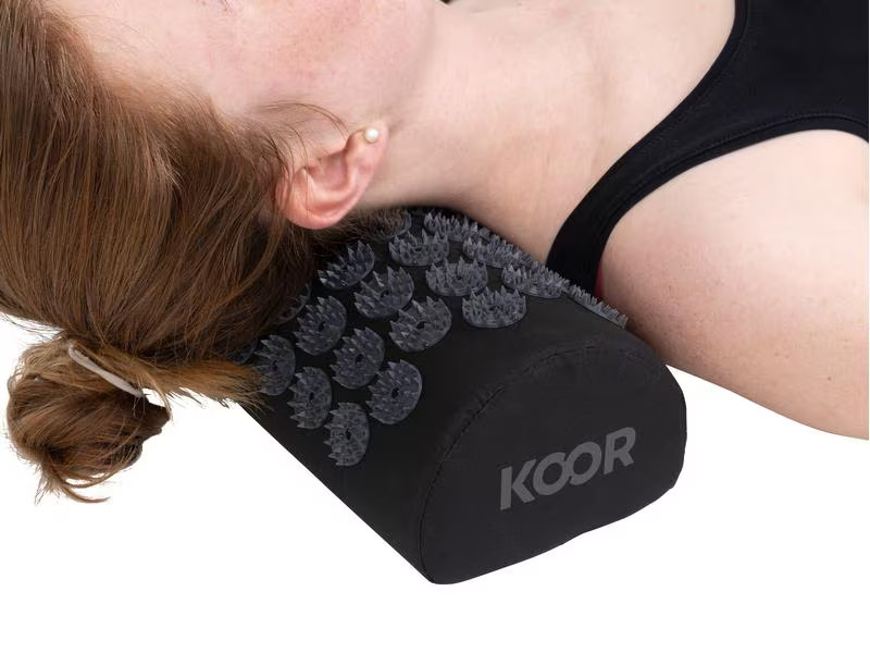 KOOR Akupressurmatte mit Kissen Schwarz