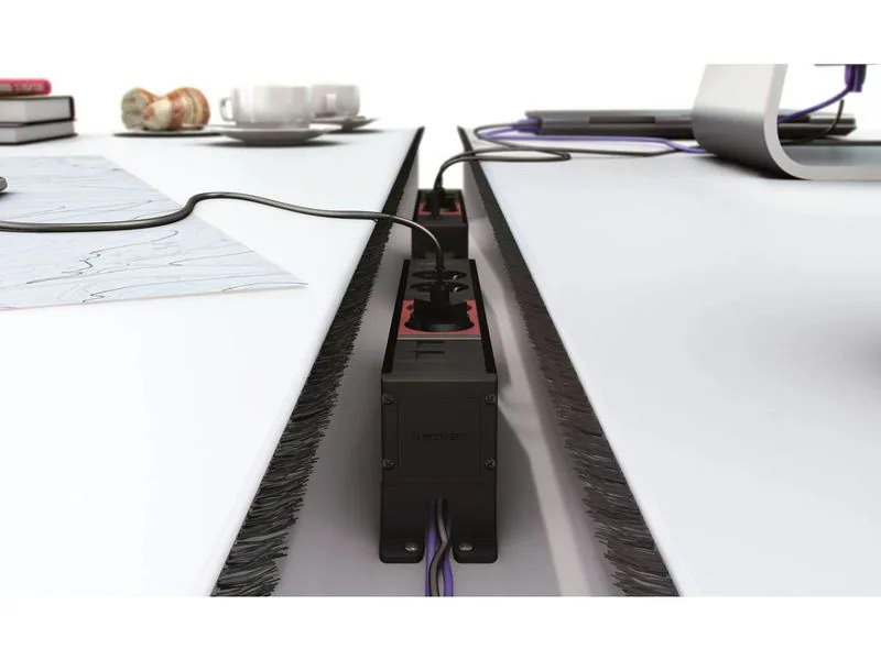 Max Hauri Steckdoseneinheit CUBO 2x T13, USB-A/C, Leermodul Schwarz