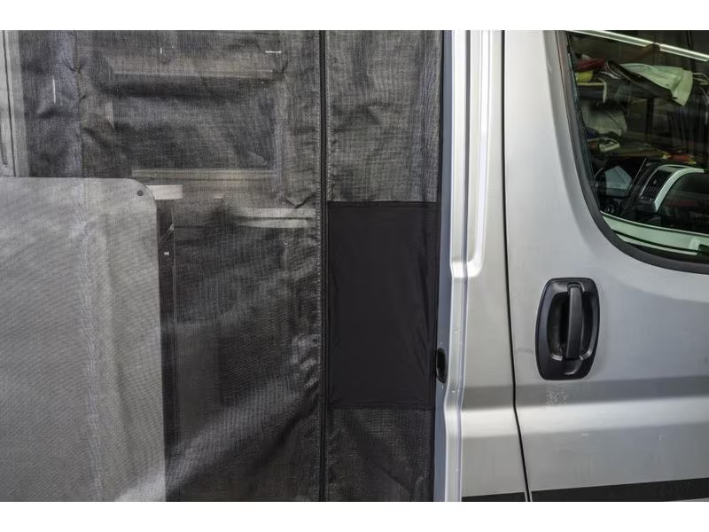 Van Quito Moskitonetz mit Schiebetüren, rechts